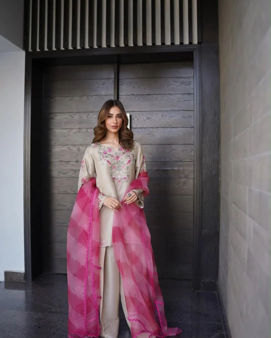 VANIYA PEARL PETAL